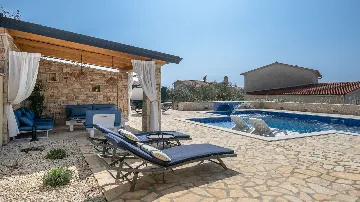 4-Bedroom Villa for 10 Guests in Barbariga
