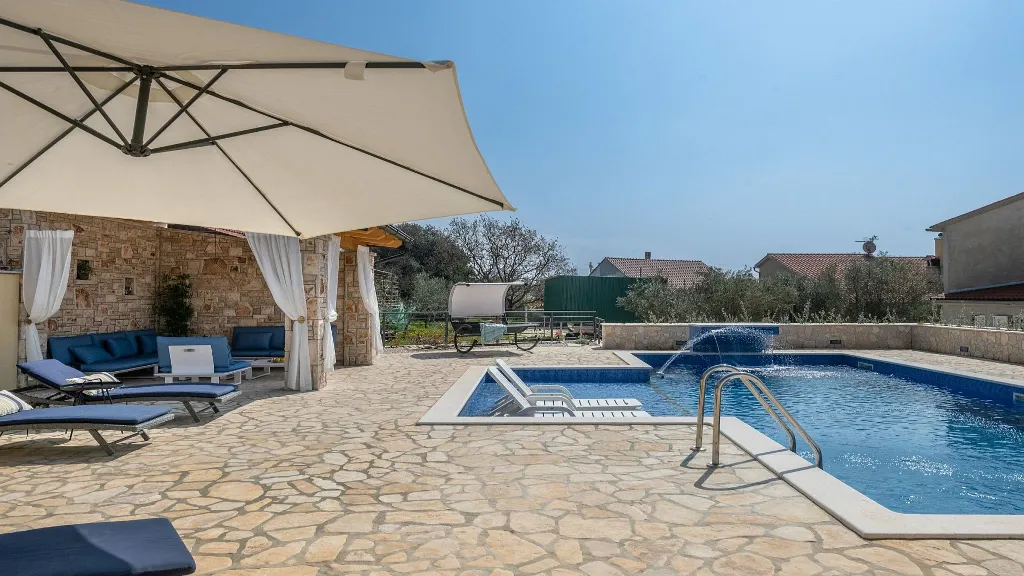 4-Bedroom Villa for 10 Guests in Barbariga