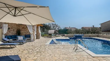 4-Bedroom Villa for 10 Guests in Barbariga