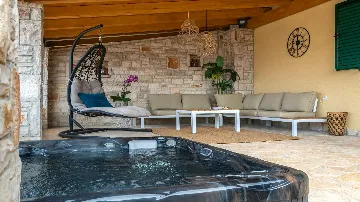 4-Bedroom Villa for 10 Guests in Barbariga