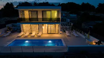 Sea-View 4-Bedroom Villa with Pool in Okrug Gornji