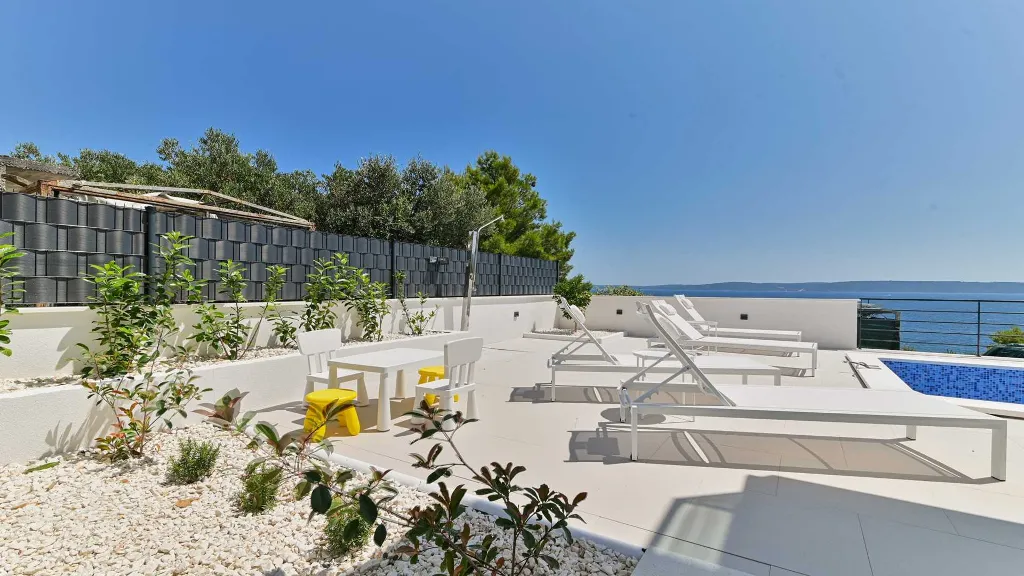 Sea-View 4-Bedroom Villa with Pool in Okrug Gornji