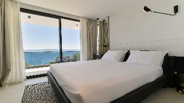 Sea-View 4-Bedroom Villa with Pool in Okrug Gornji