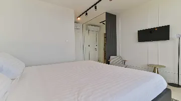 Sea-View 4-Bedroom Villa with Pool in Okrug Gornji