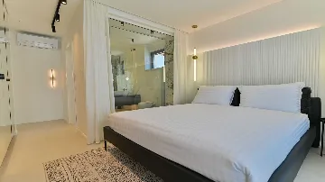 Sea-View 4-Bedroom Villa with Pool in Okrug Gornji