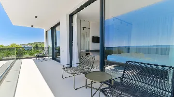 Sea-View 4-Bedroom Villa with Pool in Okrug Gornji