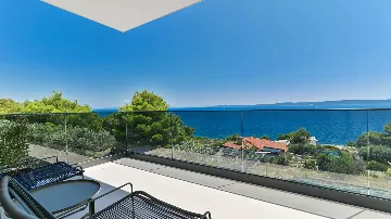 Sea-View 4-Bedroom Villa with Pool in Okrug Gornji