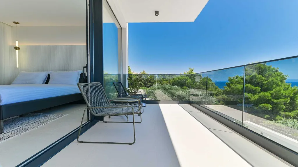 Sea-View 4-Bedroom Villa with Pool in Okrug Gornji