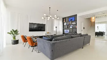 Sea-View 4-Bedroom Villa with Pool in Okrug Gornji