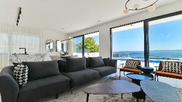 Sea-View 4-Bedroom Villa with Pool in Okrug Gornji