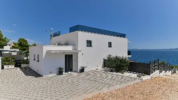 Sea-View 4-Bedroom Villa with Pool in Okrug Gornji