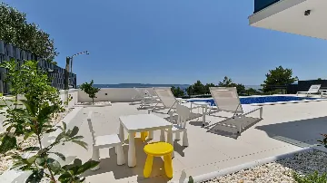 Sea-View 4-Bedroom Villa with Pool in Okrug Gornji