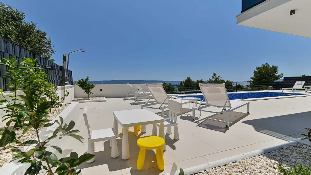 Sea-View 4-Bedroom Villa with Pool in Okrug Gornji