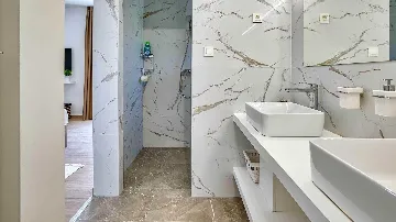 4-Bedroom Villa in Metajna for up to 10 Guests