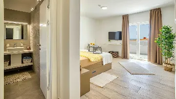 4-Bedroom Villa in Metajna for up to 10 Guests