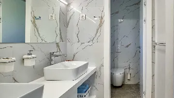 4-Bedroom Villa in Metajna for up to 10 Guests