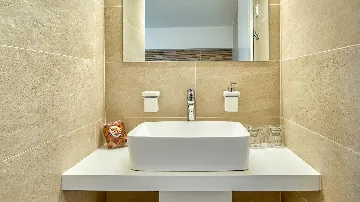 4-Bedroom Villa in Metajna for up to 10 Guests