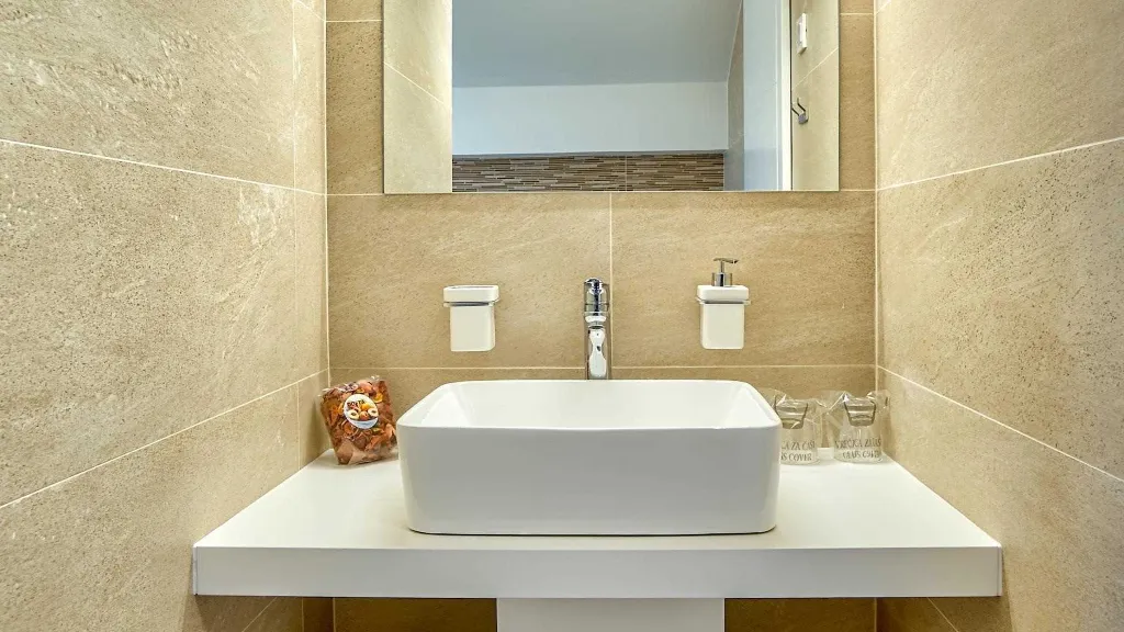 4-Bedroom Villa in Metajna for up to 10 Guests