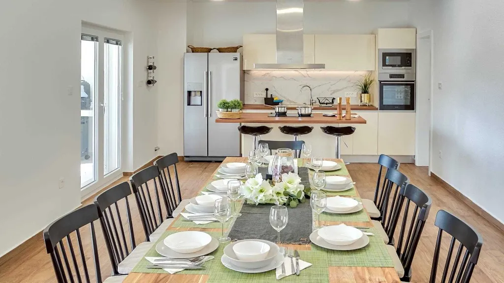 4-Bedroom Villa in Metajna for up to 10 Guests