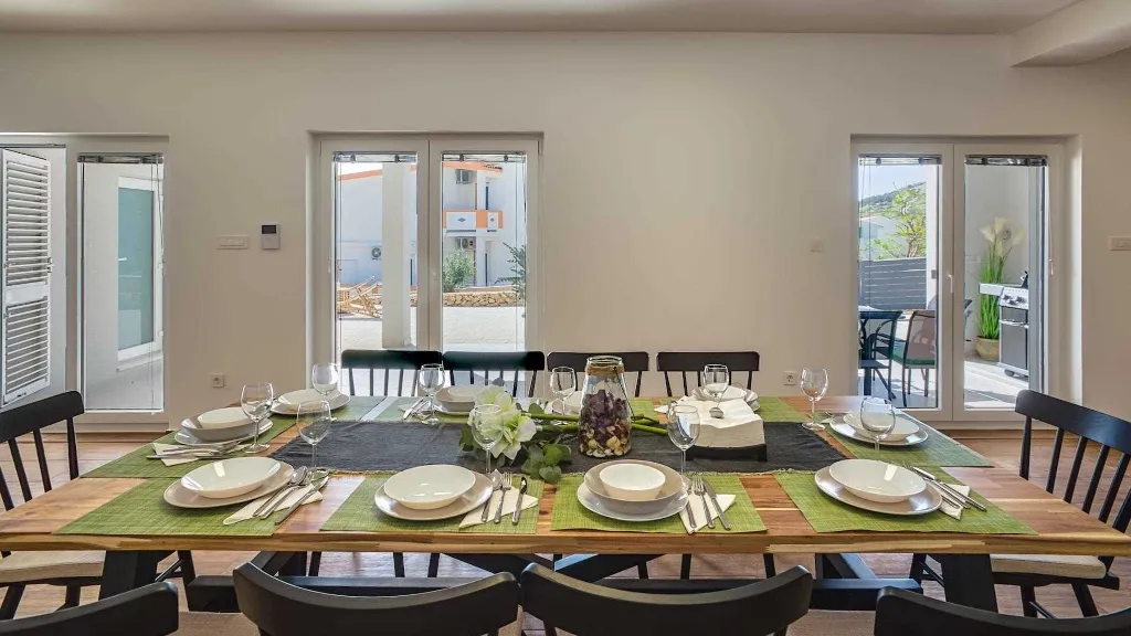 4-Bedroom Villa in Metajna for up to 10 Guests