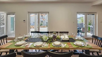 4-Bedroom Villa in Metajna for up to 10 Guests