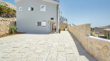 2-Bedroom Villa in Metajna for 4 Guests