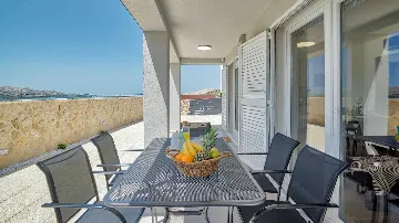 2-Bedroom Villa in Metajna for 4 Guests