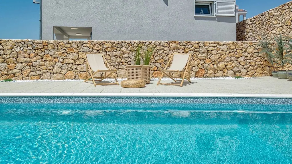 2-Bedroom Villa in Metajna for 4 Guests