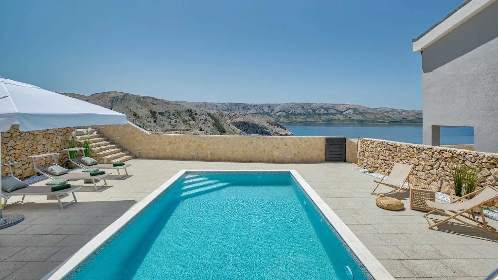 2-Bedroom Villa in Metajna for 4 Guests