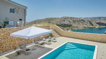 2-Bedroom Villa in Metajna for 4 Guests