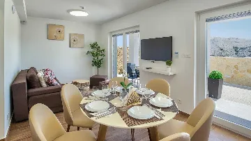 2-Bedroom Villa in Metajna for 4 Guests
