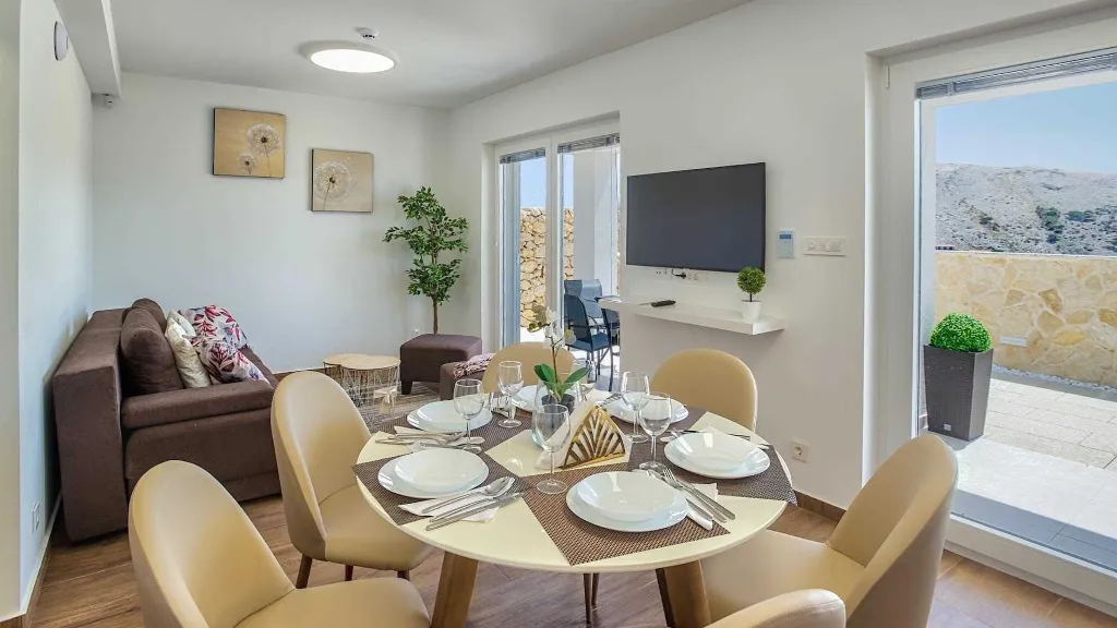 2-Bedroom Villa in Metajna for 4 Guests