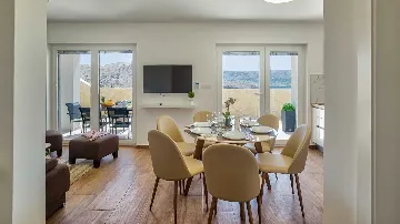 2-Bedroom Villa in Metajna for 4 Guests