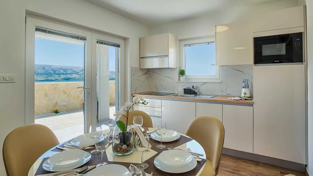 2-Bedroom Villa in Metajna for 4 Guests
