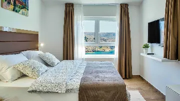 2-Bedroom Villa in Metajna for 4 Guests