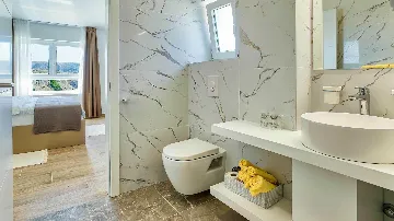 2-Bedroom Villa in Metajna for 4 Guests