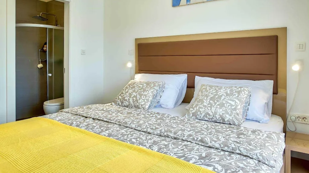 Villa in Metajna for 4 Guests