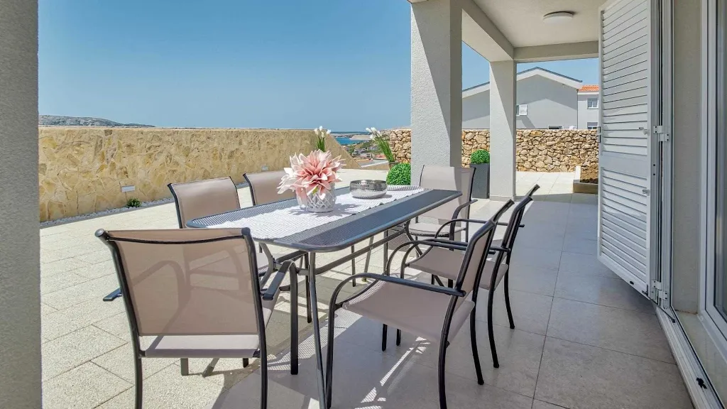 Villa in Metajna for 4 Guests