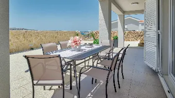 Villa in Metajna for 4 Guests