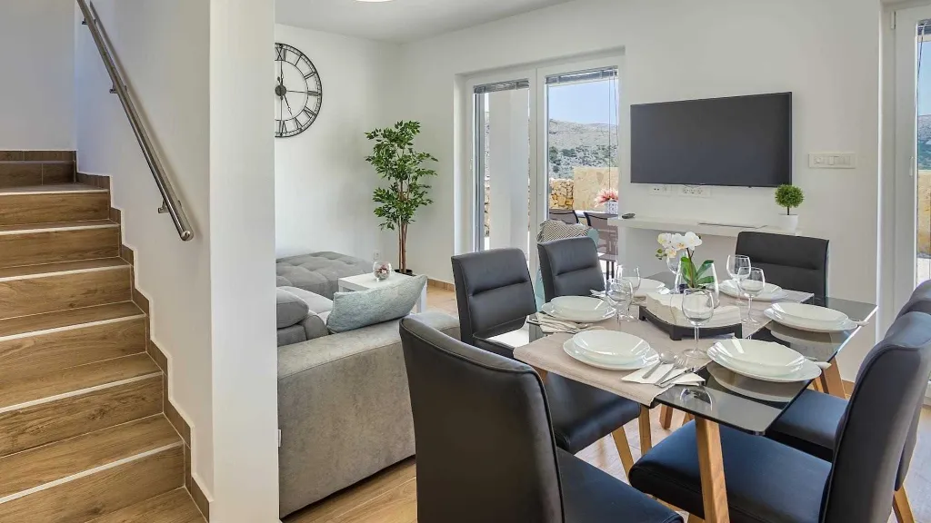 Villa in Metajna for 4 Guests