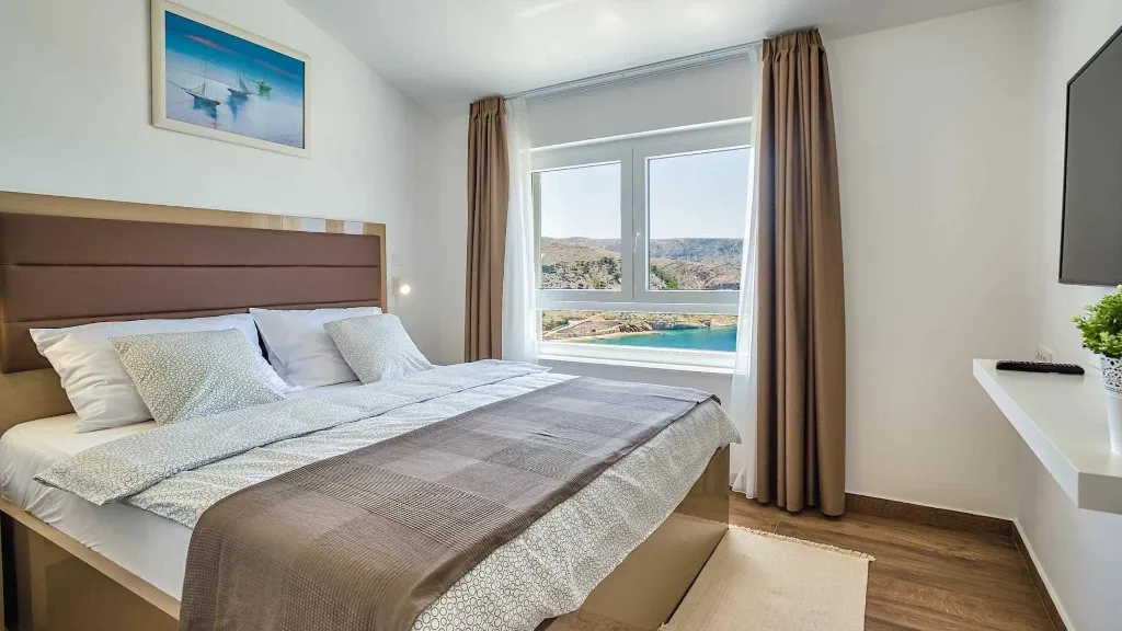 Villa in Metajna for 4 Guests
