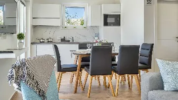 Villa in Metajna for 4 Guests