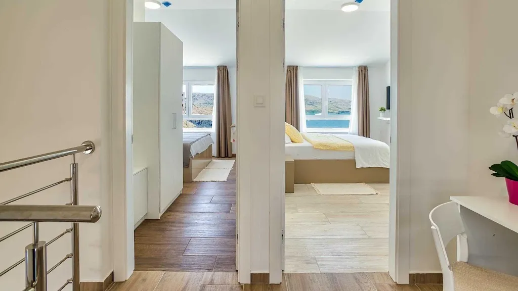 Villa in Metajna for 4 Guests