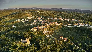 4-Bedroom Villa in Momjan for Up to 8 Guests