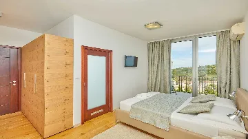 4-Bedroom Villa in Momjan for Up to 8 Guests