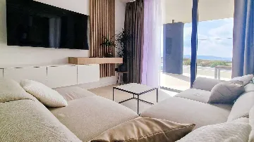 3-Bedroom Villa in Petrčane for Up to 8 Guests