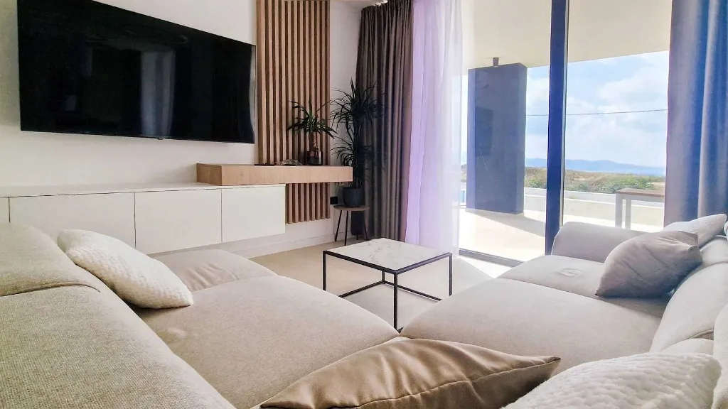 3-Bedroom Villa in Petrčane for Up to 8 Guests