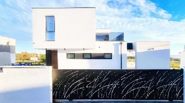 3-Bedroom Villa in Petrčane for Up to 8 Guests