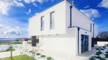 3-Bedroom Villa in Petrčane for Up to 8 Guests
