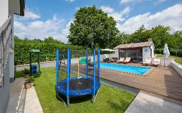 Tranquil Family Villa Escape Pazin